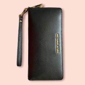 MICHAEL Michael Kors Leather Wristlet